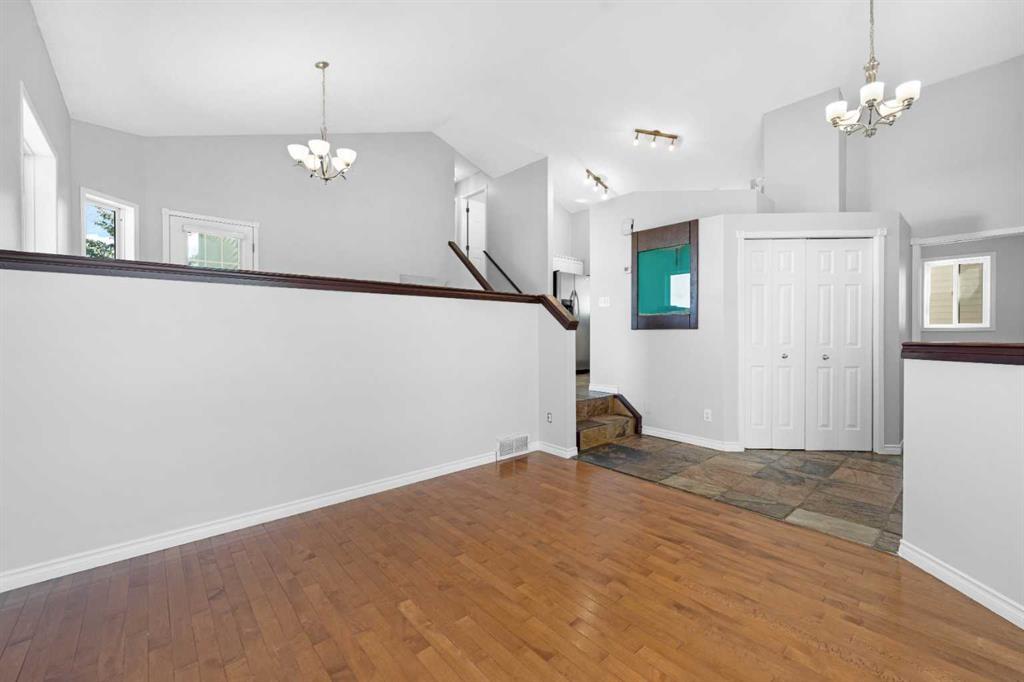 159 Hidden Ranch Circle Northwest, Calgary – Residential Detached Listing Photo 3