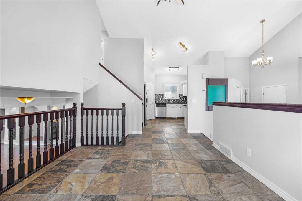 159 Hidden Ranch Circle Northwest, Calgary – Residential Detached Listing Photo 6