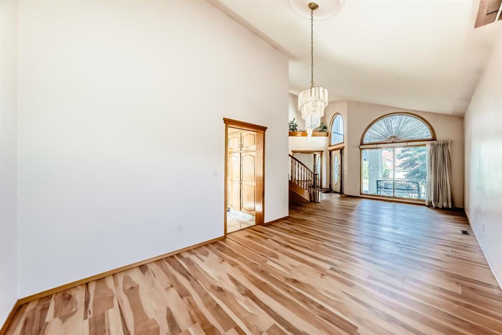 17 Santana Manor Northwest, Calgary – Residential Detached Listing Photo 9