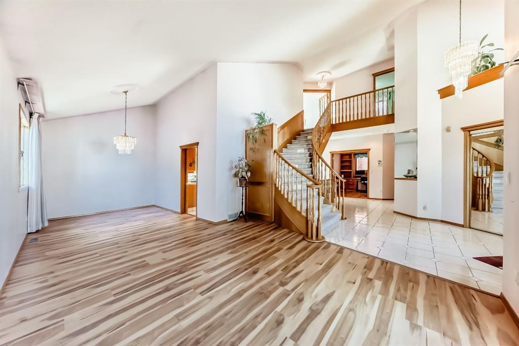 17 Santana Manor Northwest, Calgary – Residential Detached Listing Photo 3