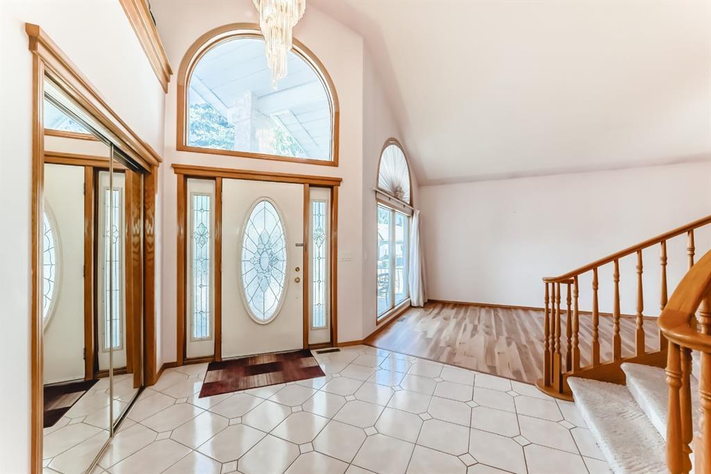 17 Santana Manor Northwest, Calgary – Residential Detached Listing Photo 5