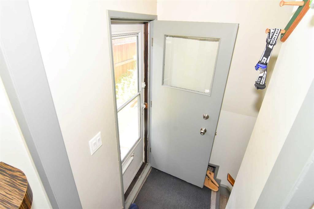 112 Woodvale Road Southwest, Calgary – Residential Detached Listing Photo 14