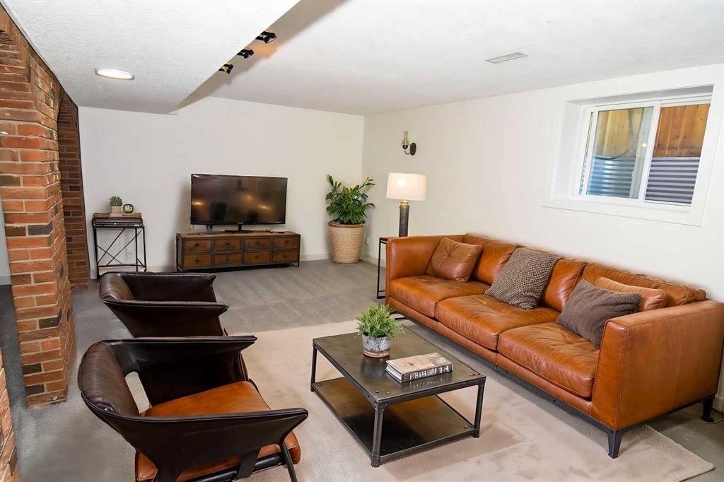 112 Woodvale Road Southwest, Calgary – Residential Detached Listing Photo 15