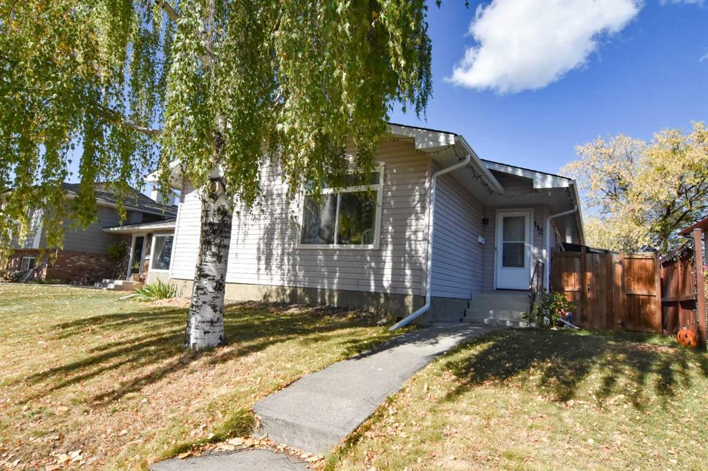 112 Woodvale Road Southwest, Calgary – Residential Detached Listing Photo 2