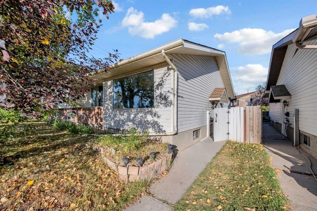 325 Woodvale Crescent Sw, Calgary