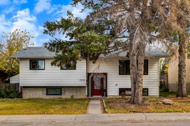 7711 Bowcliffe Crescent Nw, Calgary