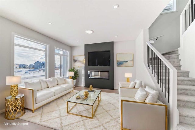 374 Corner Glen Way Ne, Calgary