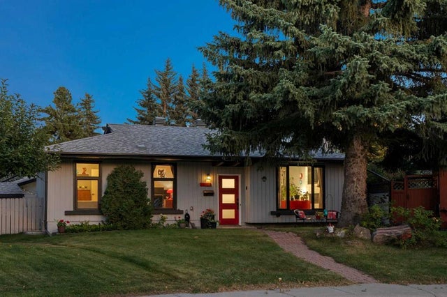 224 Cedarbrae Crescent Sw, Calgary