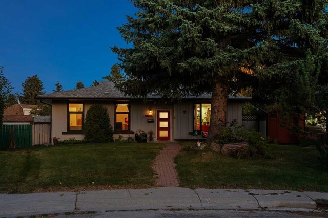 224 Cedarbrae Crescent Sw, Calgary