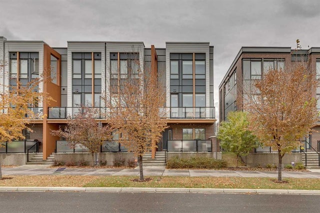 3225 39 Street Nw, Calgary