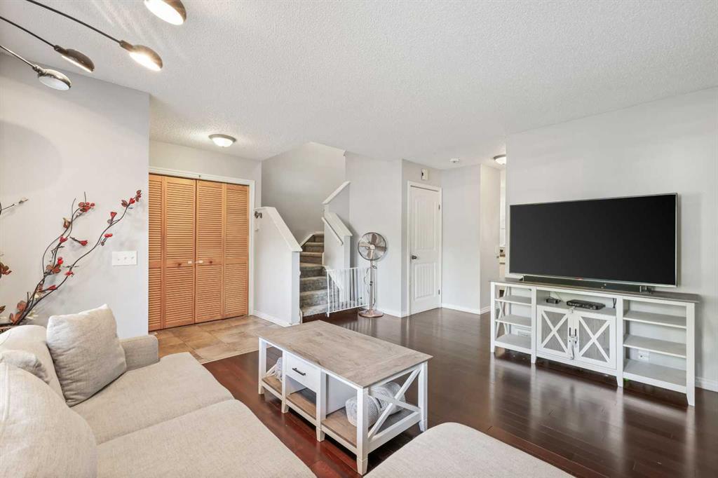 156 Martin Crossing Court Northeast, Calgary – Residential Row/Townhouse Listing Photo 8