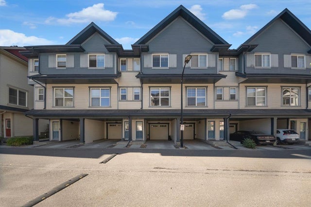 136 New Brighton Point Se, Calgary