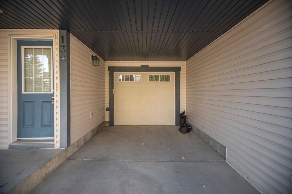 136 New Brighton Point Southeast, Calgary – Residential Row/Townhouse Listing Photo 2