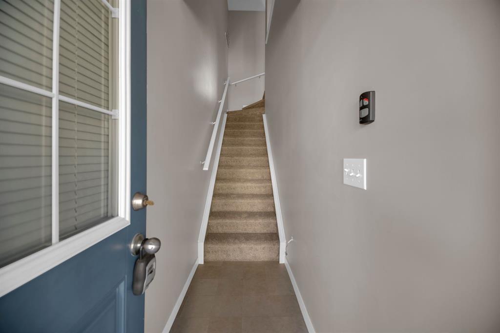 136 New Brighton Point Southeast, Calgary – Residential Row/Townhouse Listing Photo 3