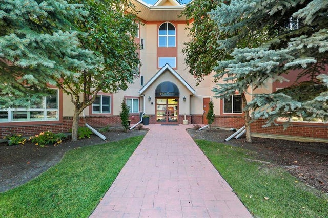 240, 30 Sierra Morena Landing Sw, Calgary