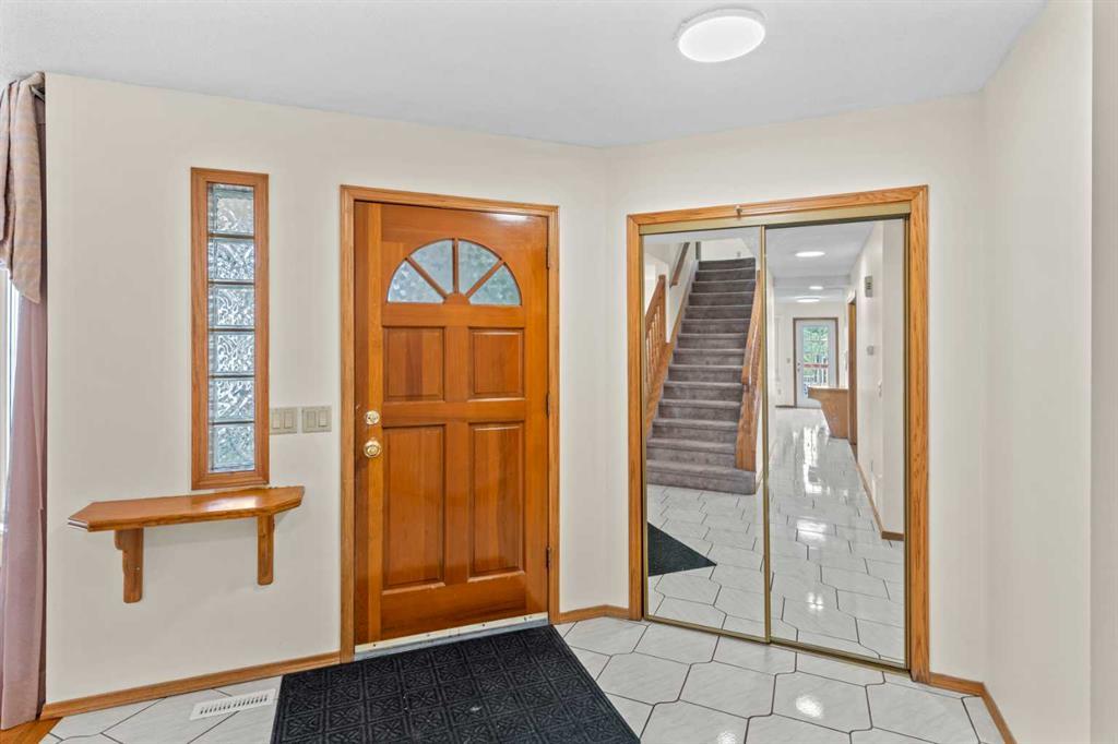 1024 Santana Road Northwest, Calgary – Residential Detached Listing Photo 10