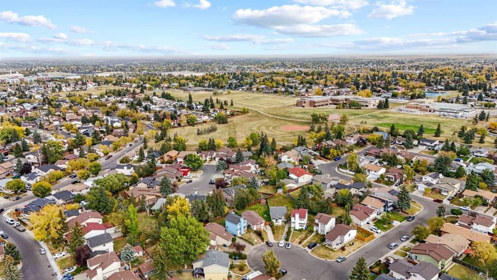 1024 Santana Road Northwest, Calgary – Residential Detached Listing Photo 8