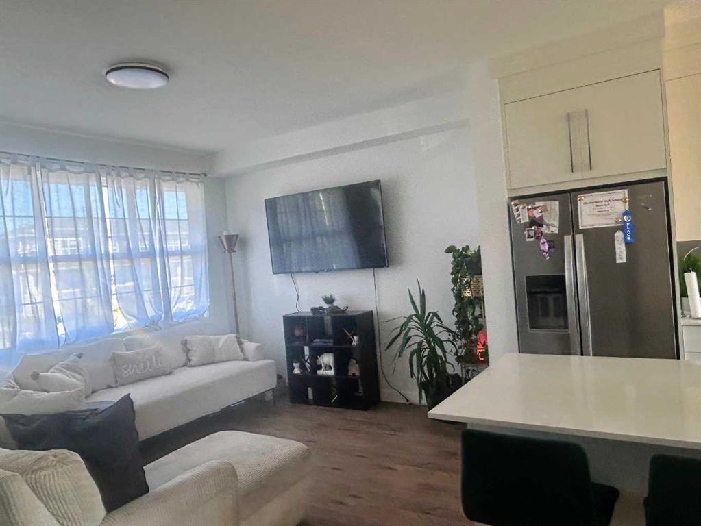 217 Dawson Way, Chestermere – Residential Row/Townhouse Listing Photo 3