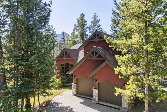 16 Blue Grouse Ridge, Canmore