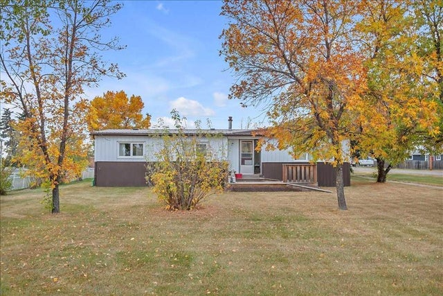 112 2 Street W, Munson