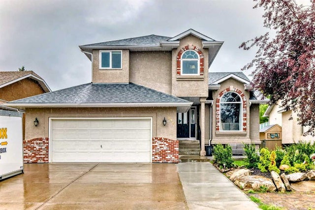 296 Lakeside Greens Crescent, Chestermere
