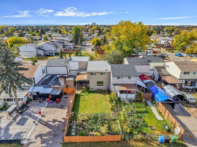 713 44 Street Se, Calgary