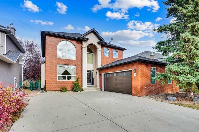 38 Strathridge Crescent Sw, Calgary