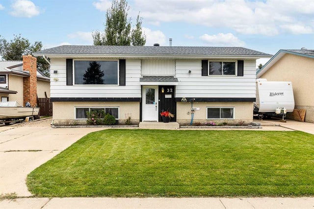 32 Cocks Way Se, Medicine Hat