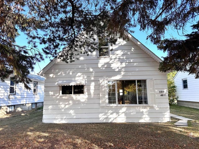 5219 48 Street, Camrose