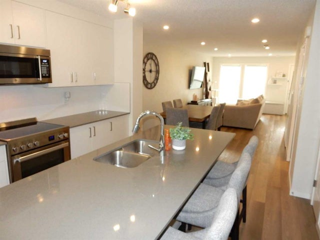 352 Cranbrook Square Se, Calgary