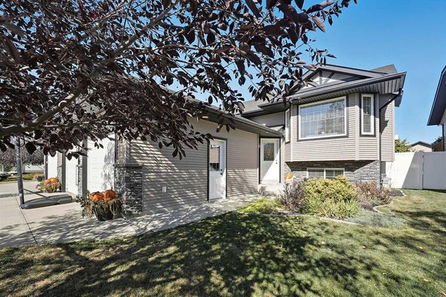 8 Van Dorp Street, Red Deer