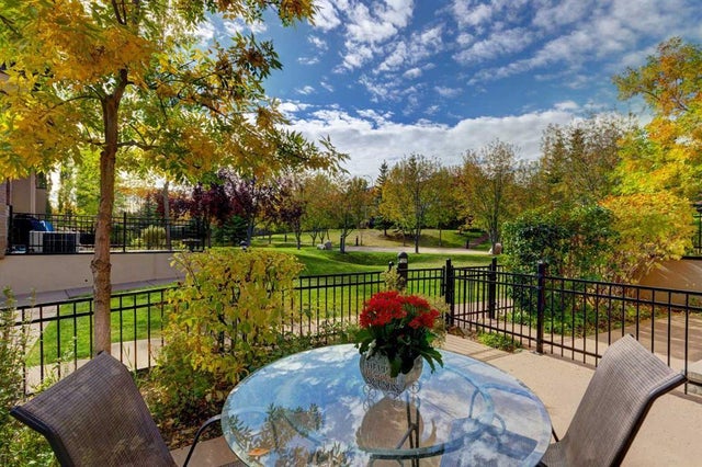 315 Aspen Hills Villas Sw, Calgary