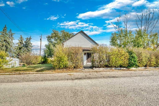 112 1 Avenue, Namaka
