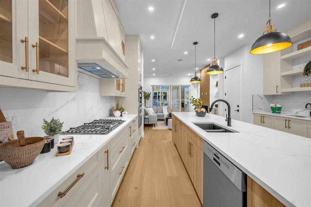 2435 52 Avenue Southwest, Calgary – Residential Semi Detached Listing Photo 10