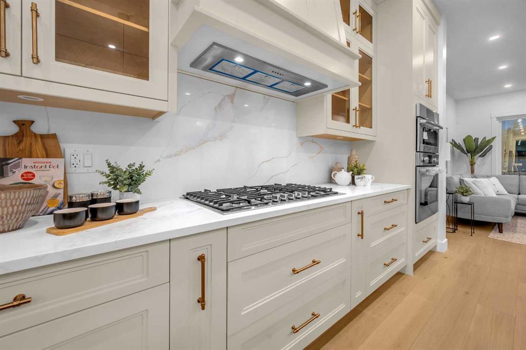 2435 52 Avenue Southwest, Calgary – Residential Semi Detached Listing Photo 11