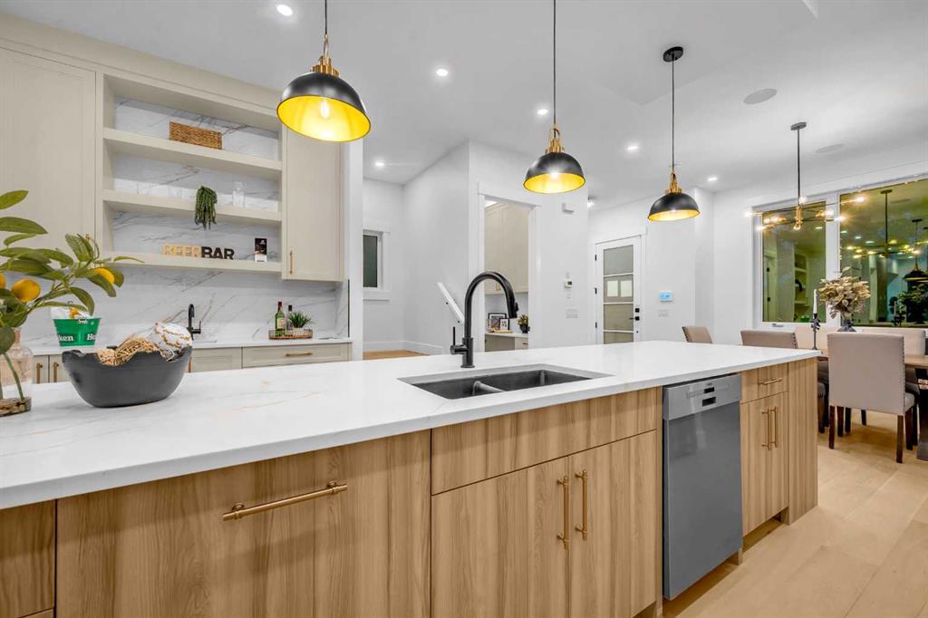 2435 52 Avenue Southwest, Calgary – Residential Semi Detached Listing Photo 12