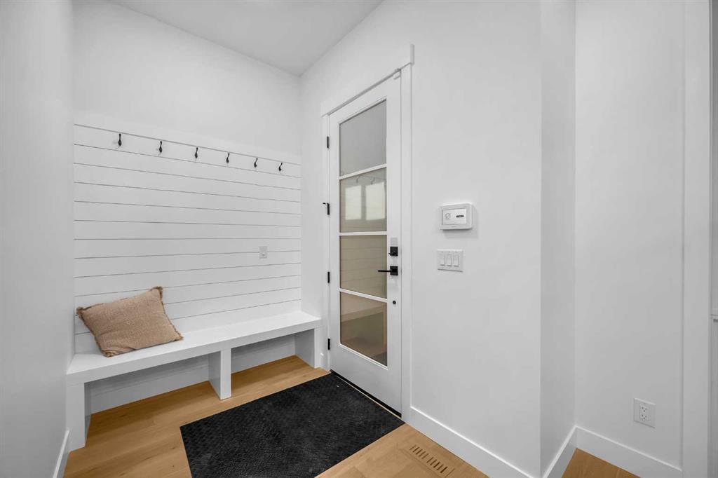 2435 52 Avenue Southwest, Calgary – Residential Semi Detached Listing Photo 3