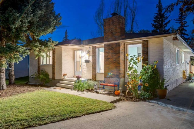 220 Oakridge Place Sw, Calgary