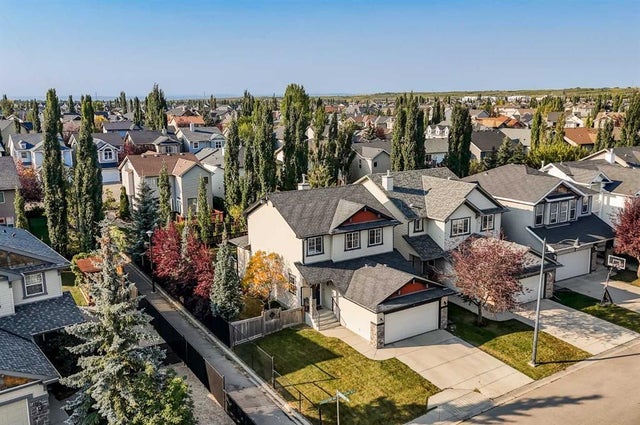 1 Cougarstone Villas Sw, Calgary
