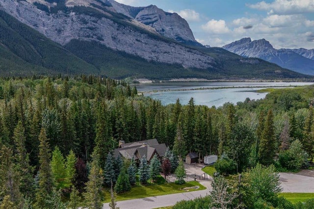 9 Mountaineer Close, Lac Des Arcs