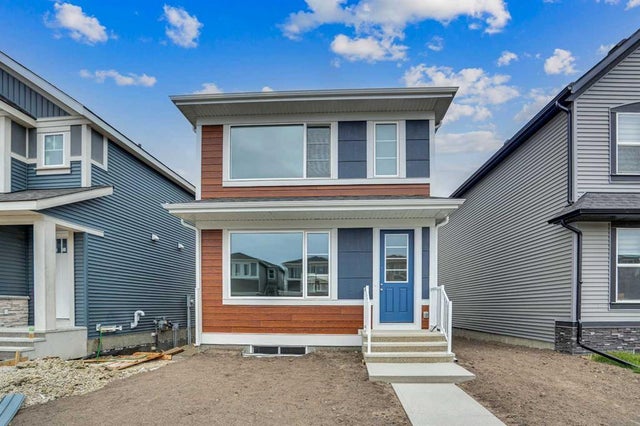 58 Corner Glen Common Ne, Calgary