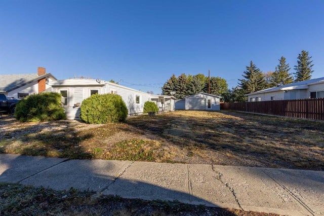 313 Noble Street, Barons