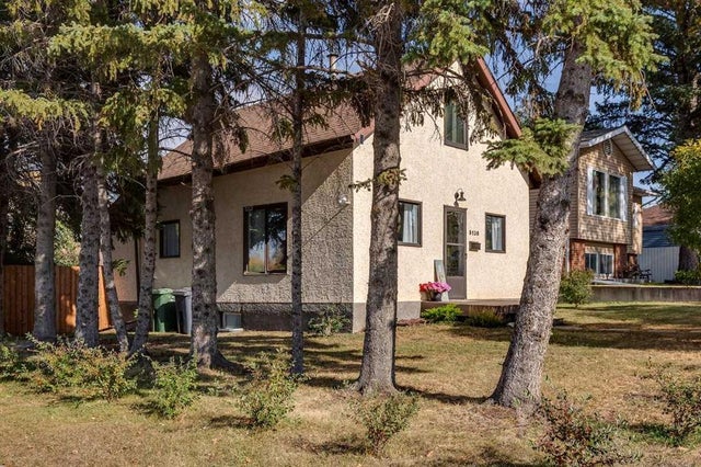 5120 53 Avenue, Ponoka