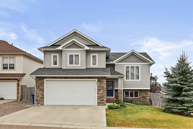 651 West Highland Crescent, Carstairs
