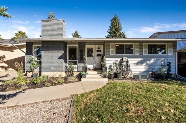 223 Brookpark Drive Sw, Calgary