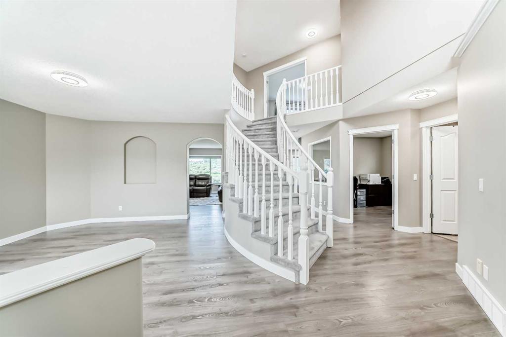 55 Edgeridge Circle Northwest, Calgary – Residential Detached Listing Photo 3