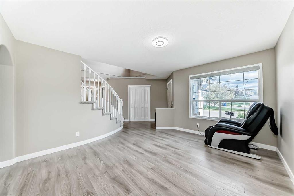 55 Edgeridge Circle Northwest, Calgary – Residential Detached Listing Photo 4