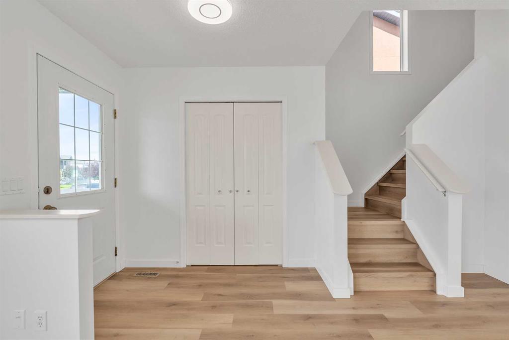 1149 Martindale Boulevard Northeast, Calgary – Residential Detached Listing Photo 3