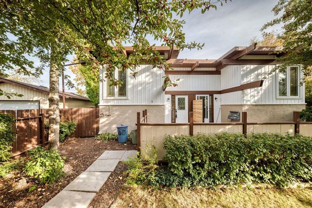 15a Arlington Bay Se, Calgary