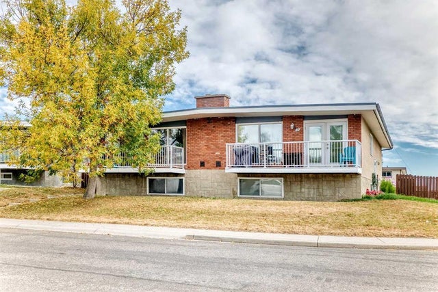 133 & 135 Huntford Close Ne, Calgary